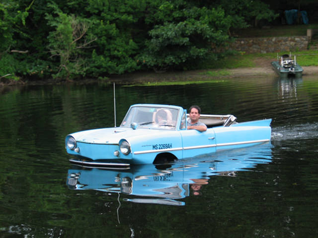 This Amphicar brakes for fish