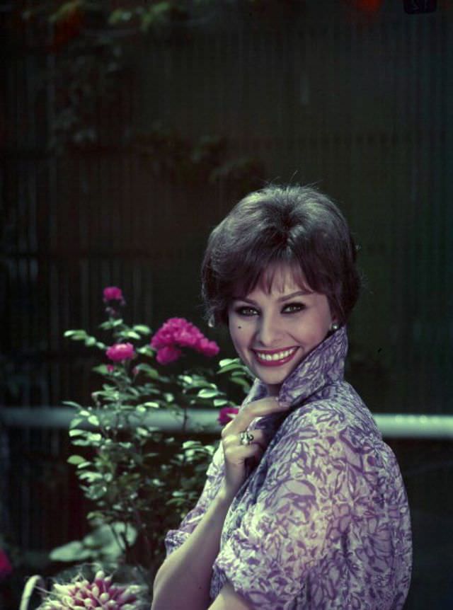 Sophia Loren at home in Paris, May 1959.