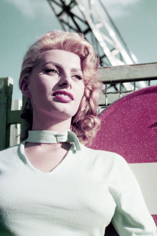 Sophia Loren showcasing her blonde hair, 1954.