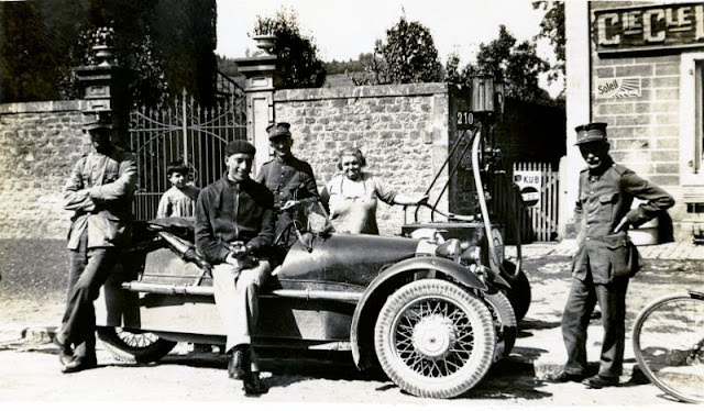 People with a Morgan three-wheeler, 1934.