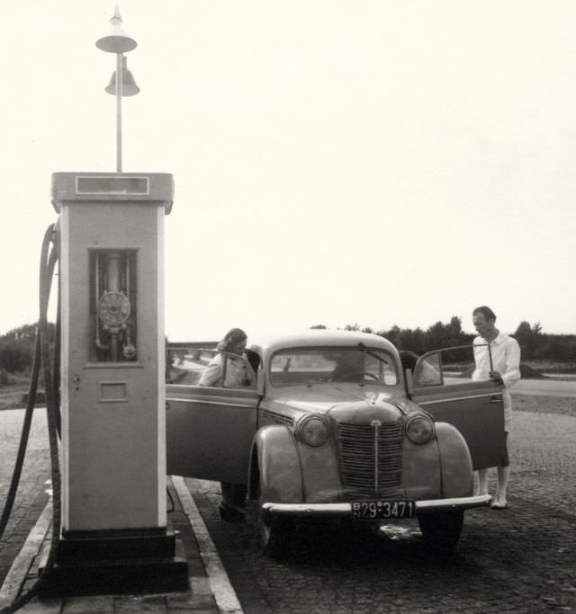 People with an Opel Kadett, Syke, Lower Saxony, September 4, 1949.