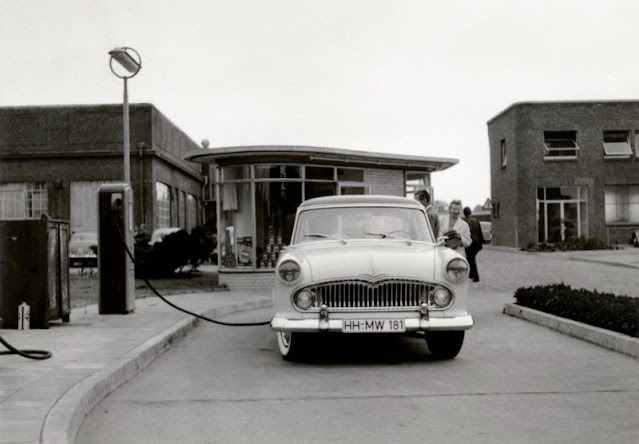 Couple refueling a Simca Vedette, Hamburg, circa 1950s.