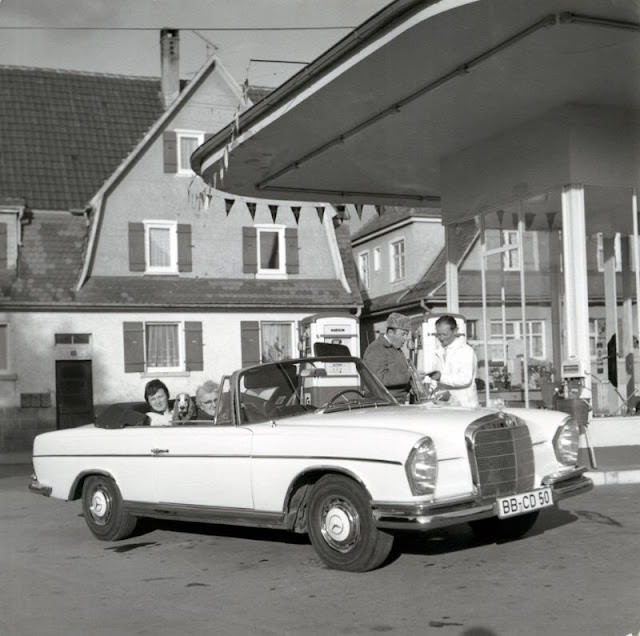 Mercedes-Benz 300 SE Cabriolet in Böblingen, circa 1960s.