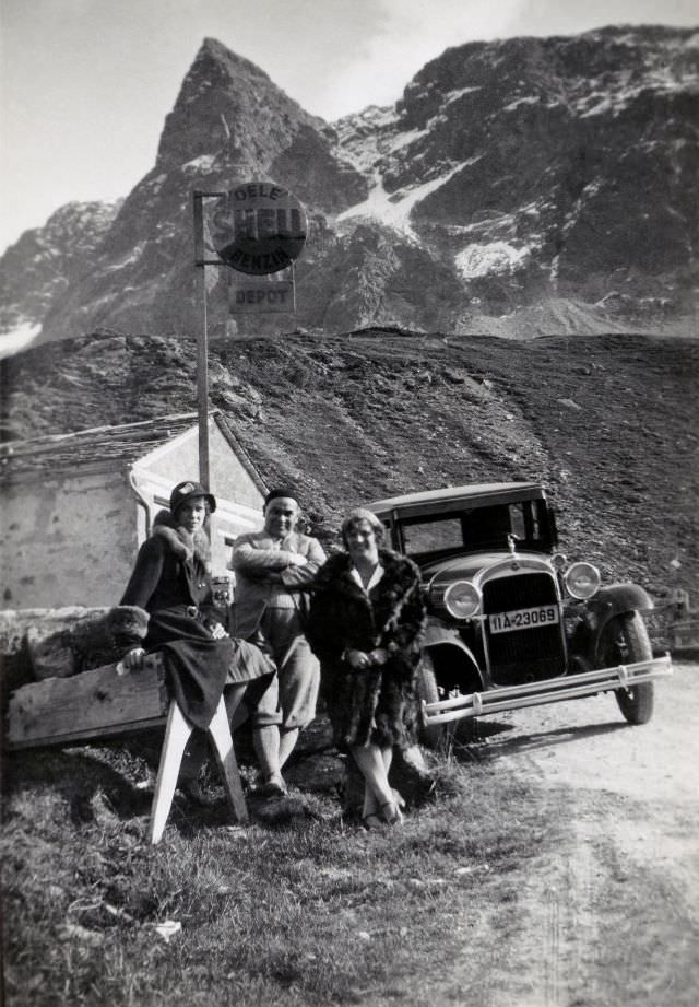 Three people with an Essex Super Six at a Shell filling station, Munich, circa 1930s.