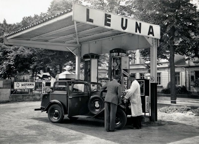 Open-topped Opel 1,2 Liter Cabrio-Limousine at a Leuna station, circa 1930s.