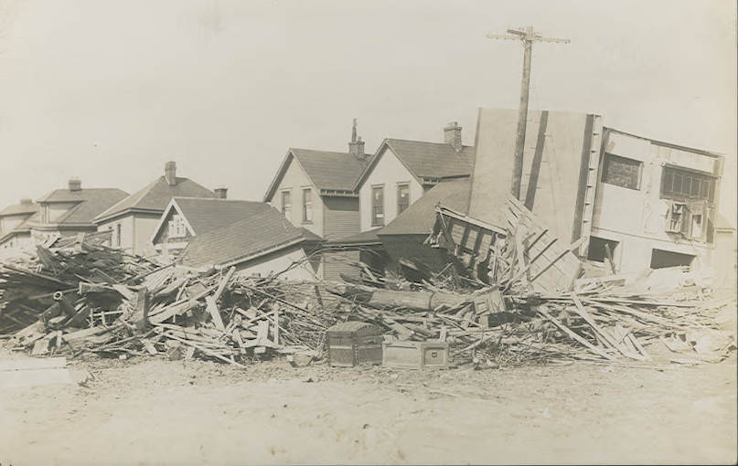 View of flood damage at Cable and Lorain Avenues in Columbus, later renamed Yale Avenue, 1913.