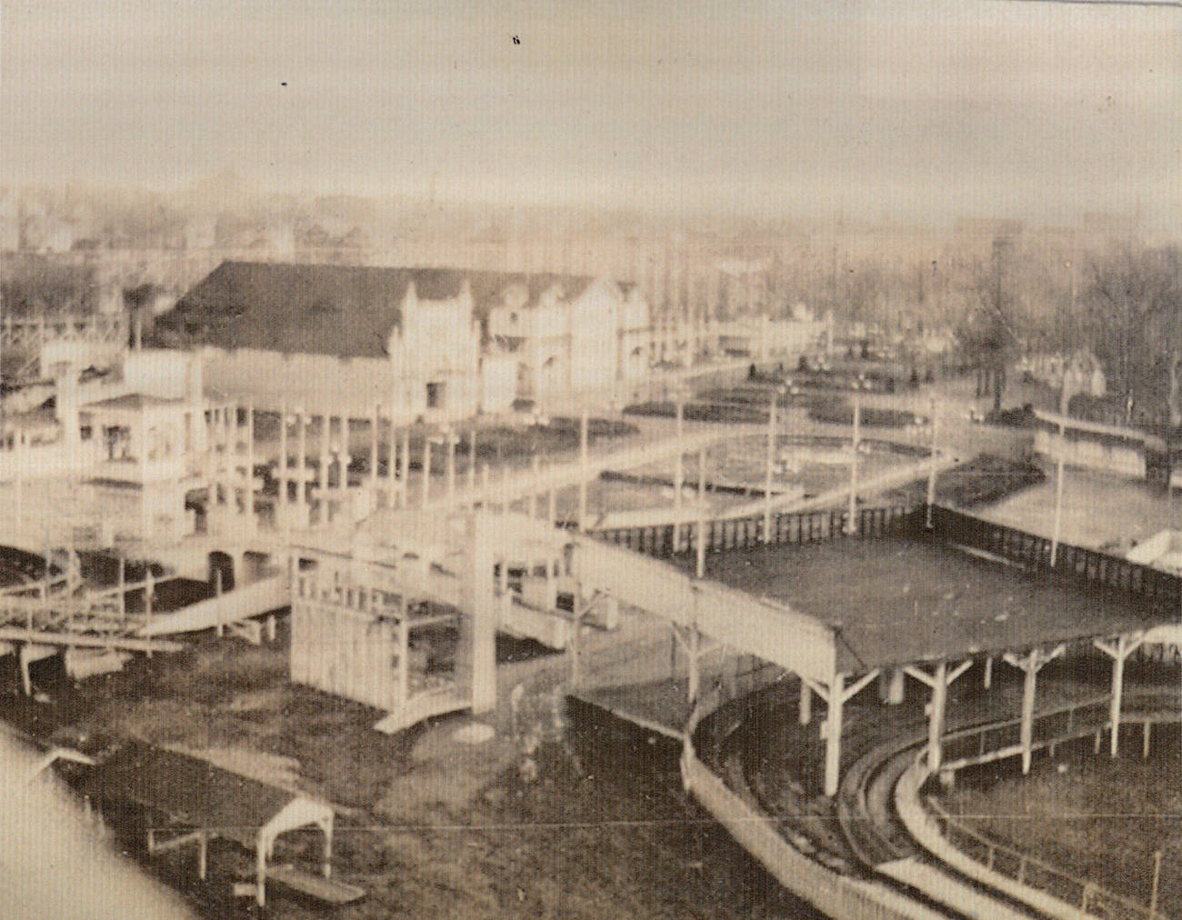 Aerial view of Olentangy Park in Clintonville, Columbus, Ohio, showing amusement park features, 1890s