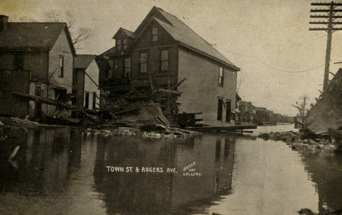 Flood damage at Town Street and Rodgers Avenue, 1913.