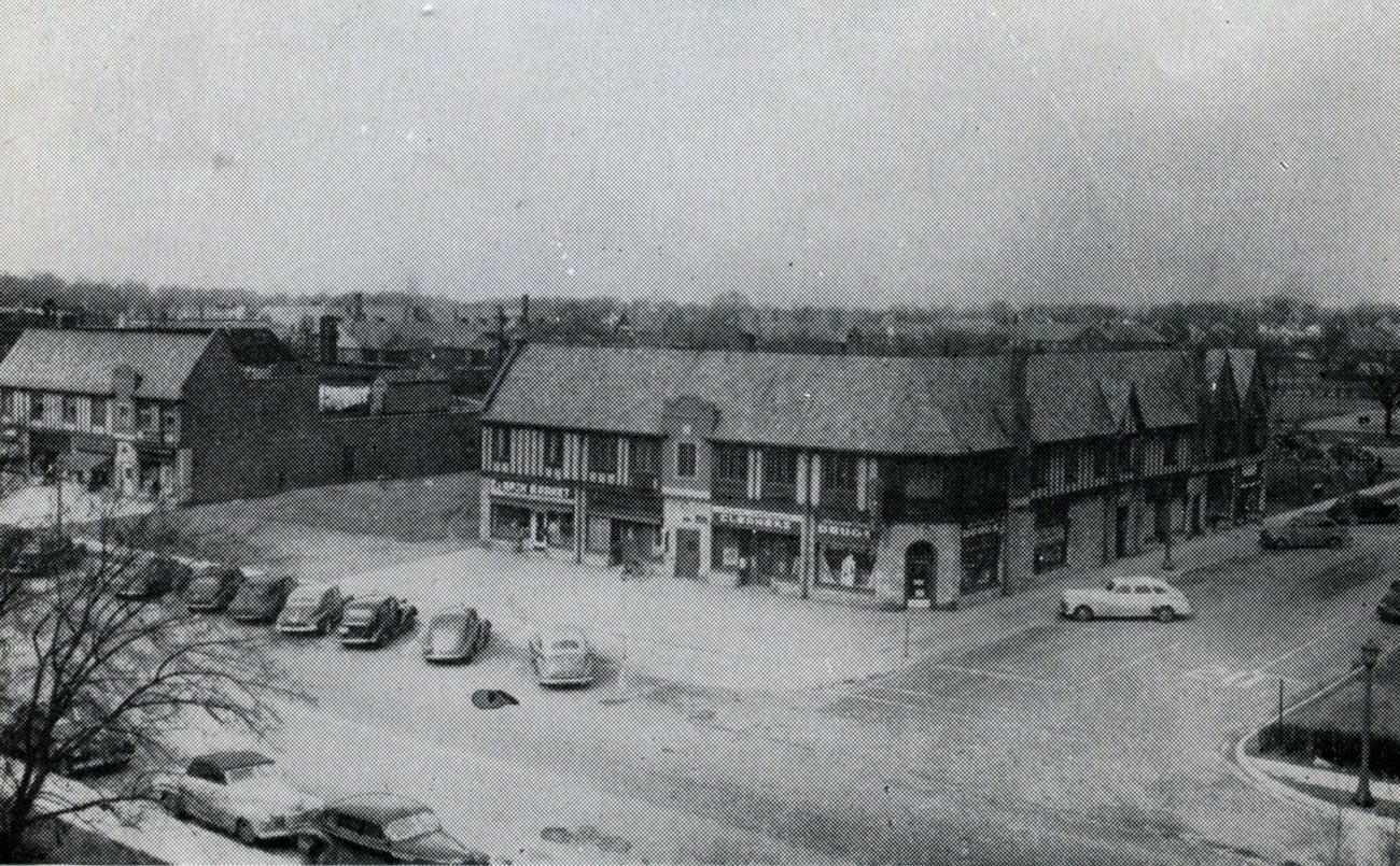 View across Arlington Avenue in Upper Arlington, featuring Arlington Drugs and First National Cleaners, 1945.