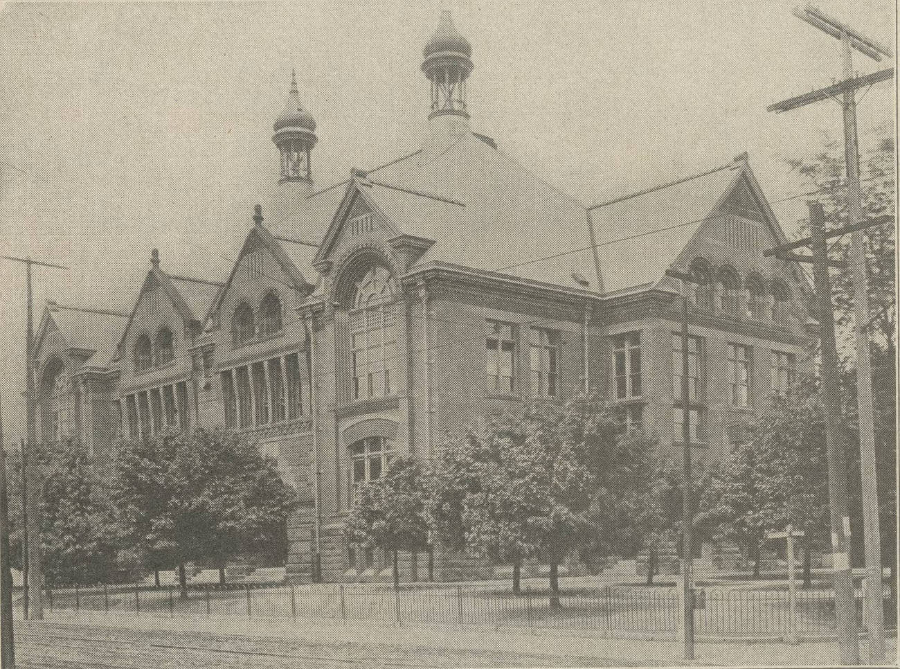 Avondale Elementary School on Avondale Avenue, construction began around 1892, opened in 1893, renovated in 1953 and 1968, now an elementary school in the Columbus City School District, June 9, 1916.