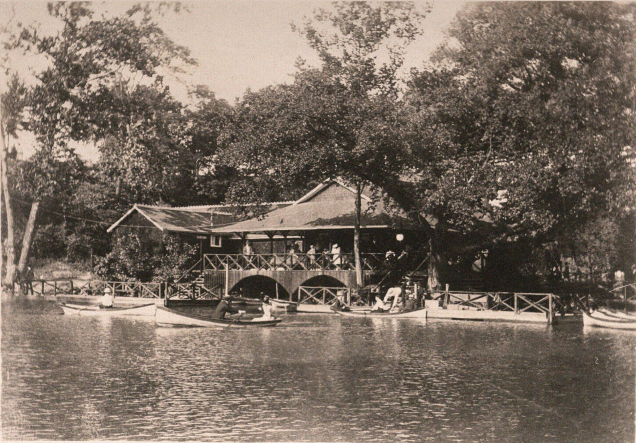 Boat House on the Olentangy River at Olentangy Park, developed by Robert Turner in 1880, photograph from 1891.