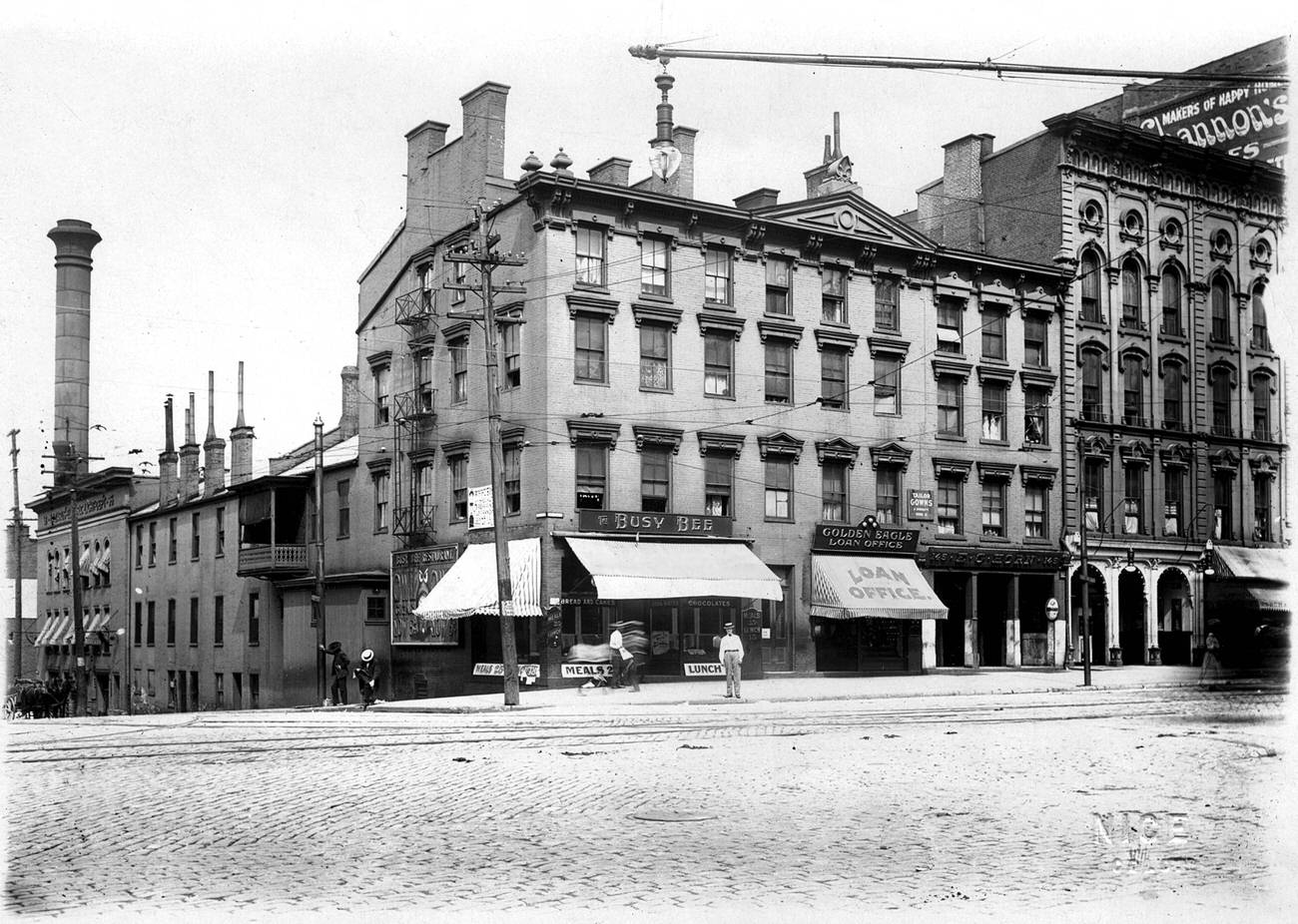 Exterior of the Busy Bee Candy Kitchen building, 1910s