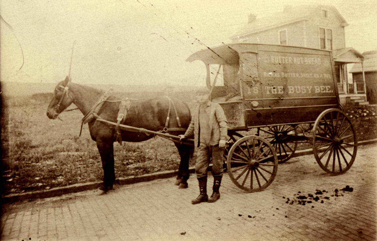 Busy Bee delivery wagon on Sullivant Avenue near West Park, 1911