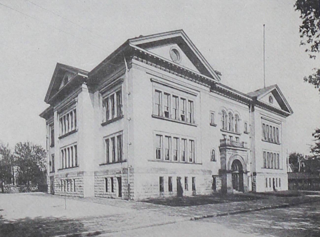 Chicago Avenue School, 1916.