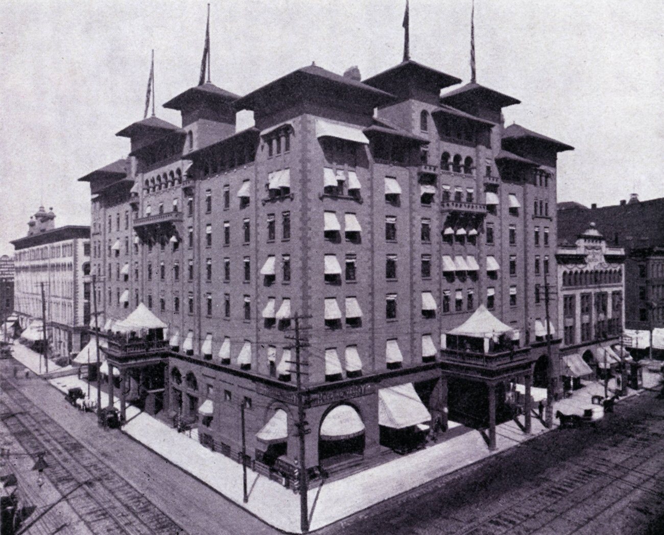 Chittenden Hotel at North High and West Spring streets, opened in 1895, closed March 15, 1972, razed February 1973, 1900.