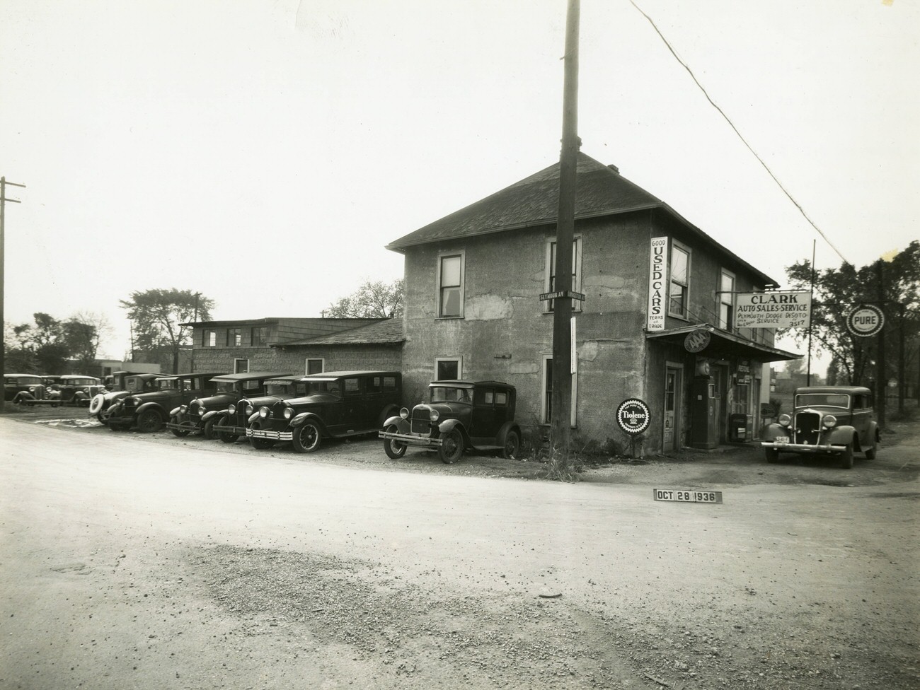Clark Used Auto Sales and Service at Seymour and Livingston Avenues, before construction of a 15-inch sewer, 1936.