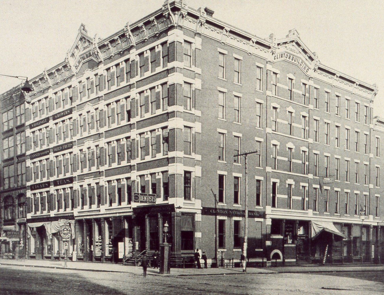 Clinton Building at the corner of Chestnut and High, 1889.