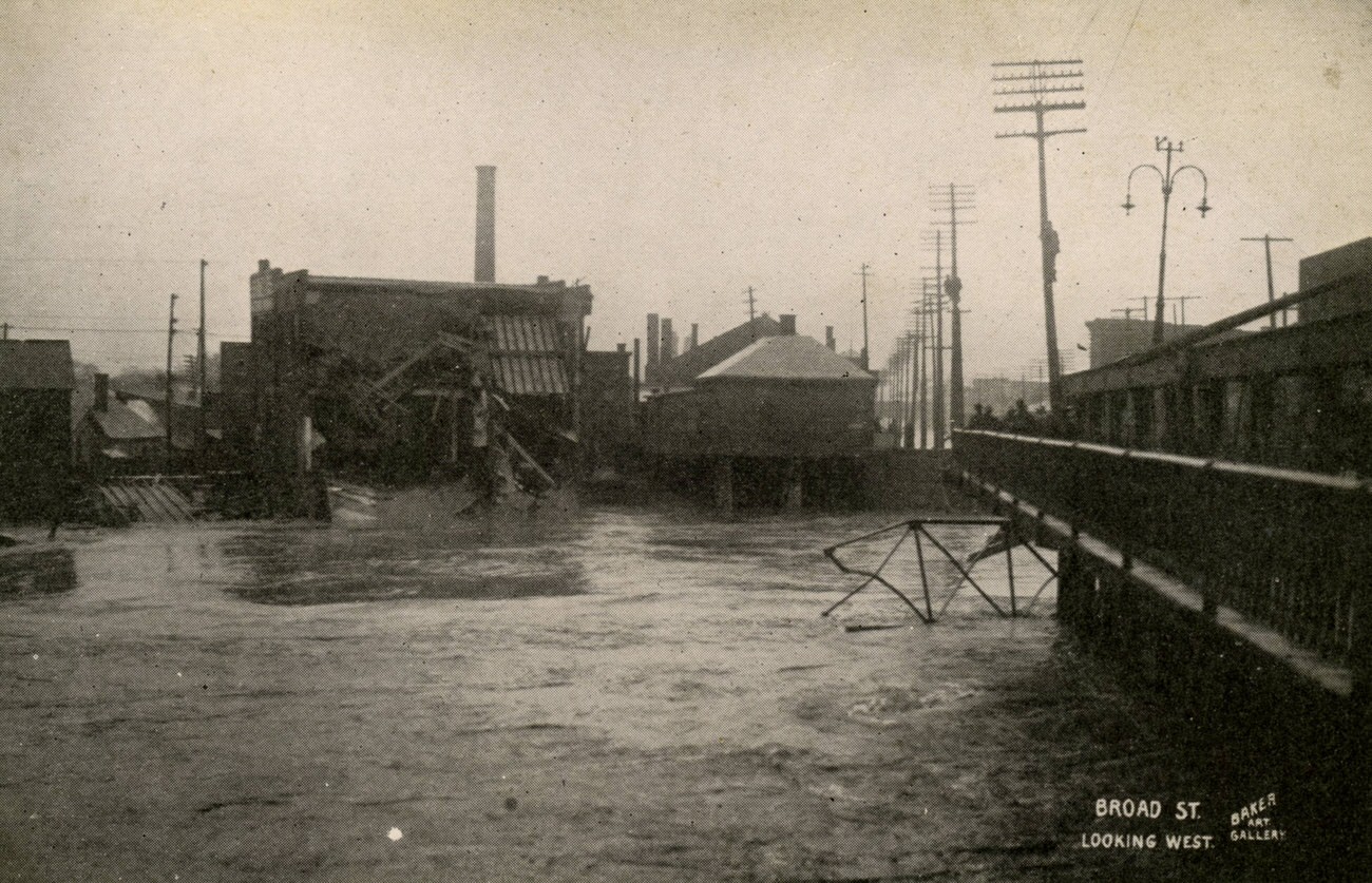 Broad Street looking west along the Broad Street Bridge during the 1913 flood, 1913.