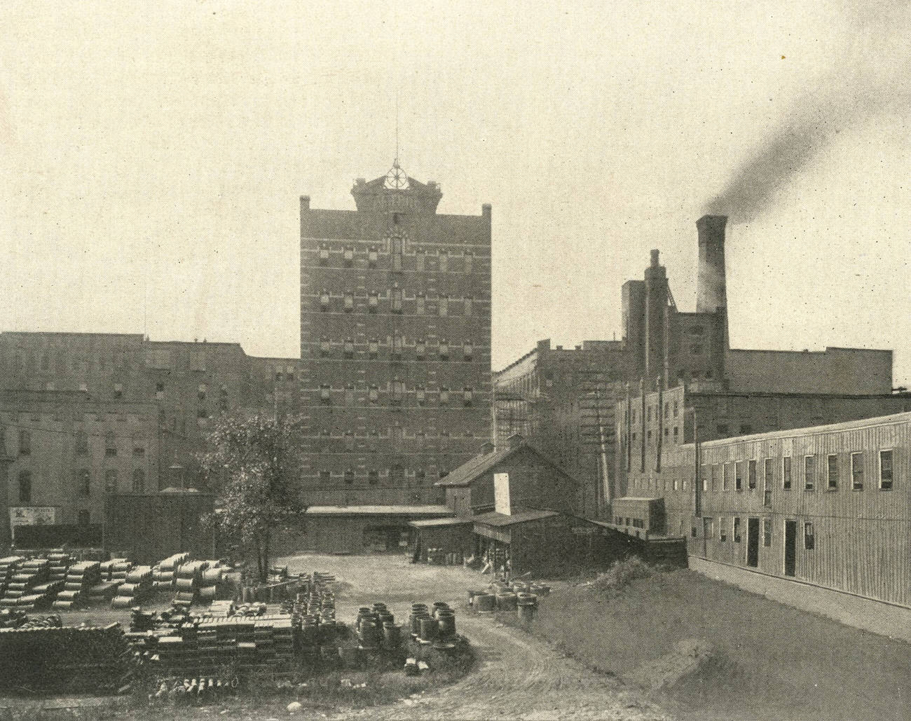 Columbus Buggy Company, started by George M. Peters and Oscar G. Peters in 1875, largest lightweight buggy manufacturer in the world, later entered automotive industry but folded in 1913, photograph from 1901.