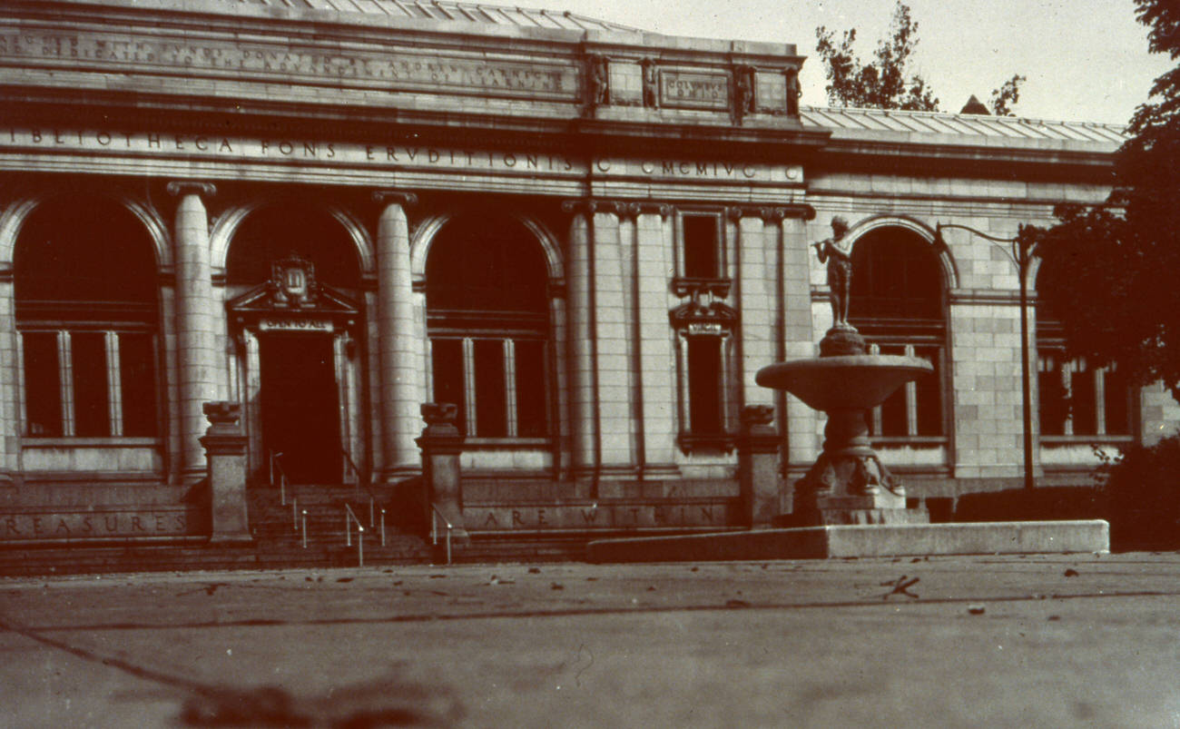 Columbus Metropolitan Library, Peter Pan welcoming children, located at 96 South Grant Avenue, 1950s