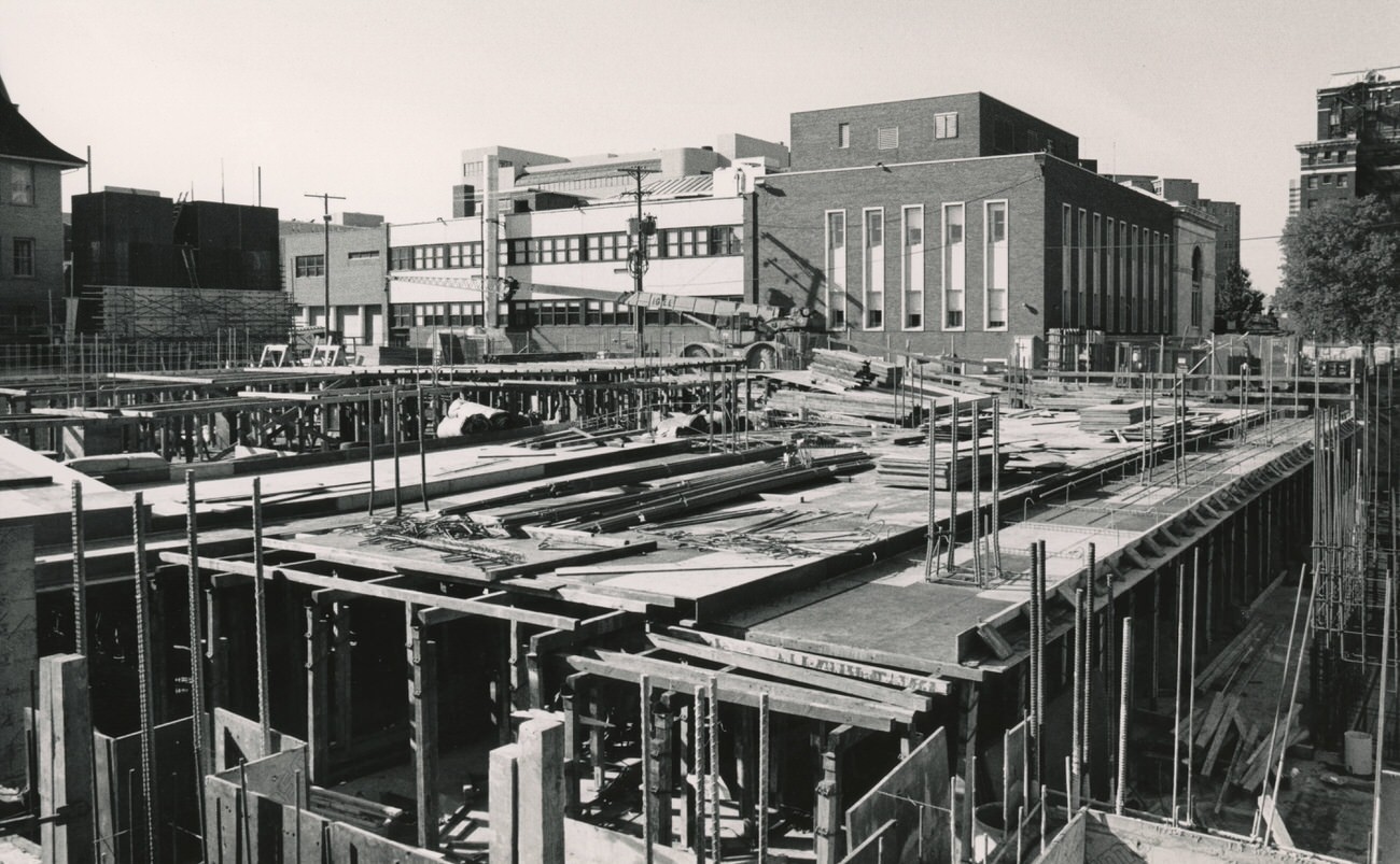 Columbus Metropolitan Library Interim Building, remained open during expansion project in the late 1980s, 1988.