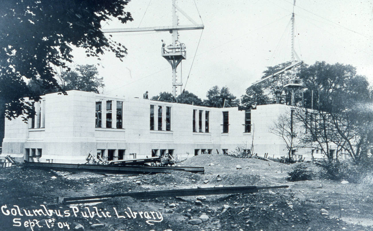 Construction of the Columbus Metropolitan Library's walls, 1904.