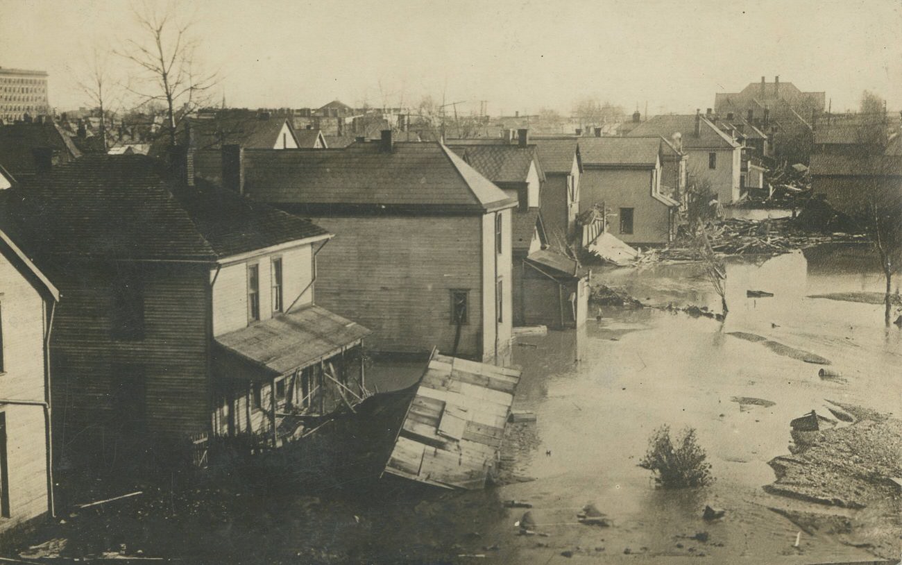 Flood damage on Rodgers Avenue in Columbus, Ohio, March 29, 1913.