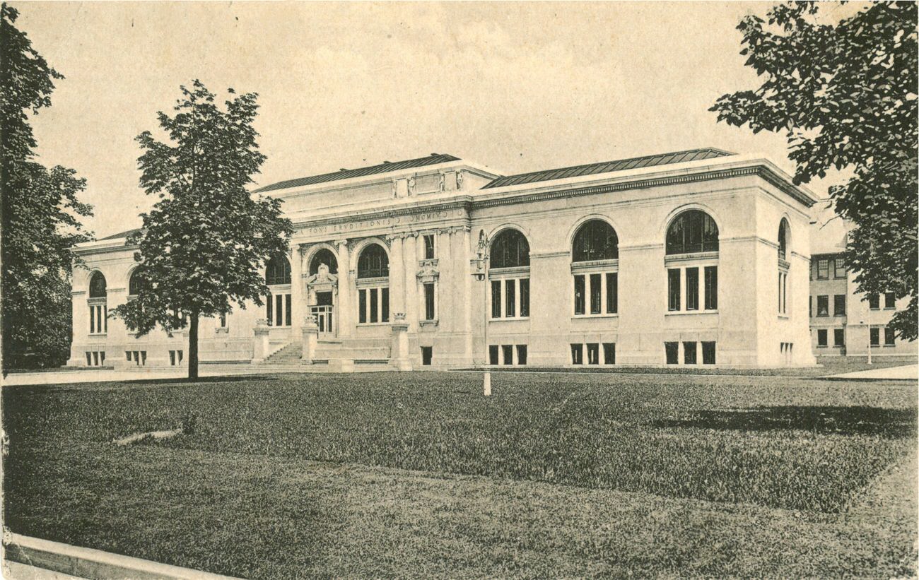 Newly completed Columbus Public Library, dedicated in 1907.