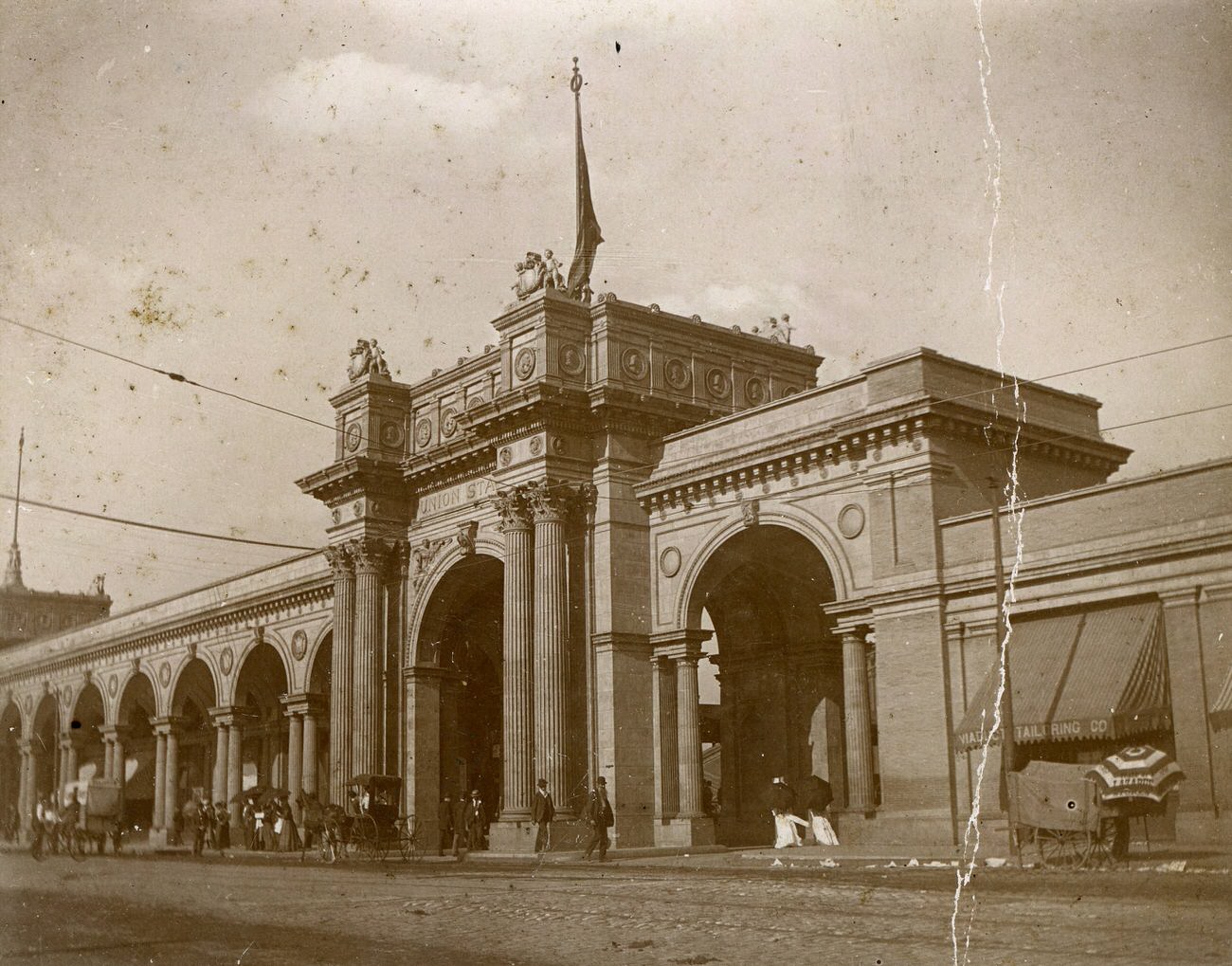 North High Street facade of the third Columbus Union Station, designed by Daniel Hudson Burnham, circa 1900.