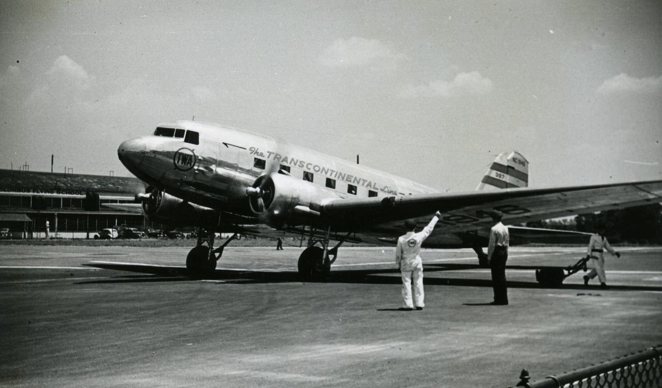 Douglas DC-3-382 NC1946 at Port Columbus, crashed in 1942