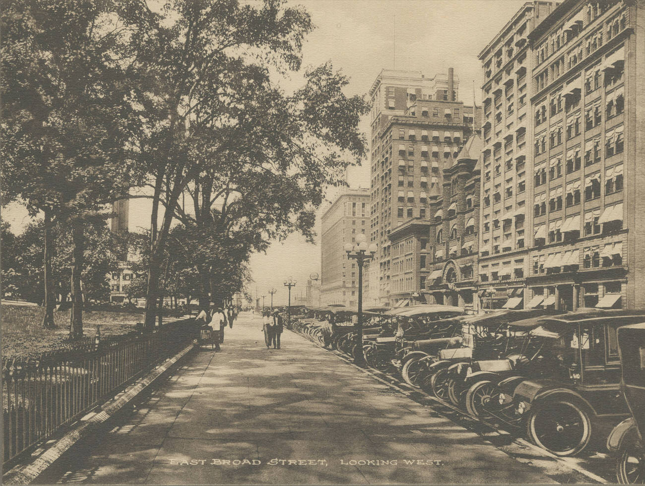 East Broad Street looking west with Outlook and Spahr Buildings, Columbus, 1916.