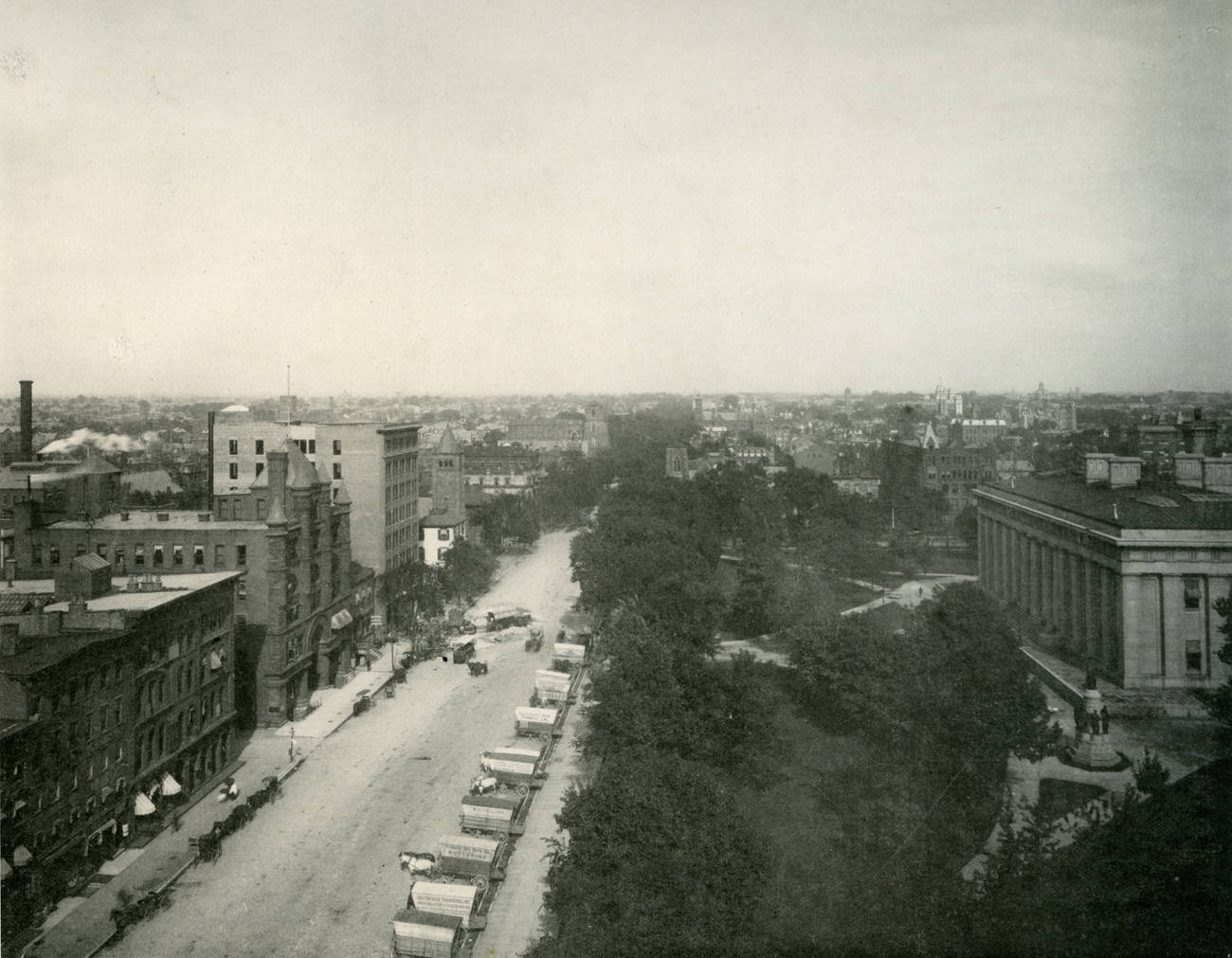 East Broad Street near Ohio Statehouse with Hayden Clinton National Bank and Board of Trade, 1897.