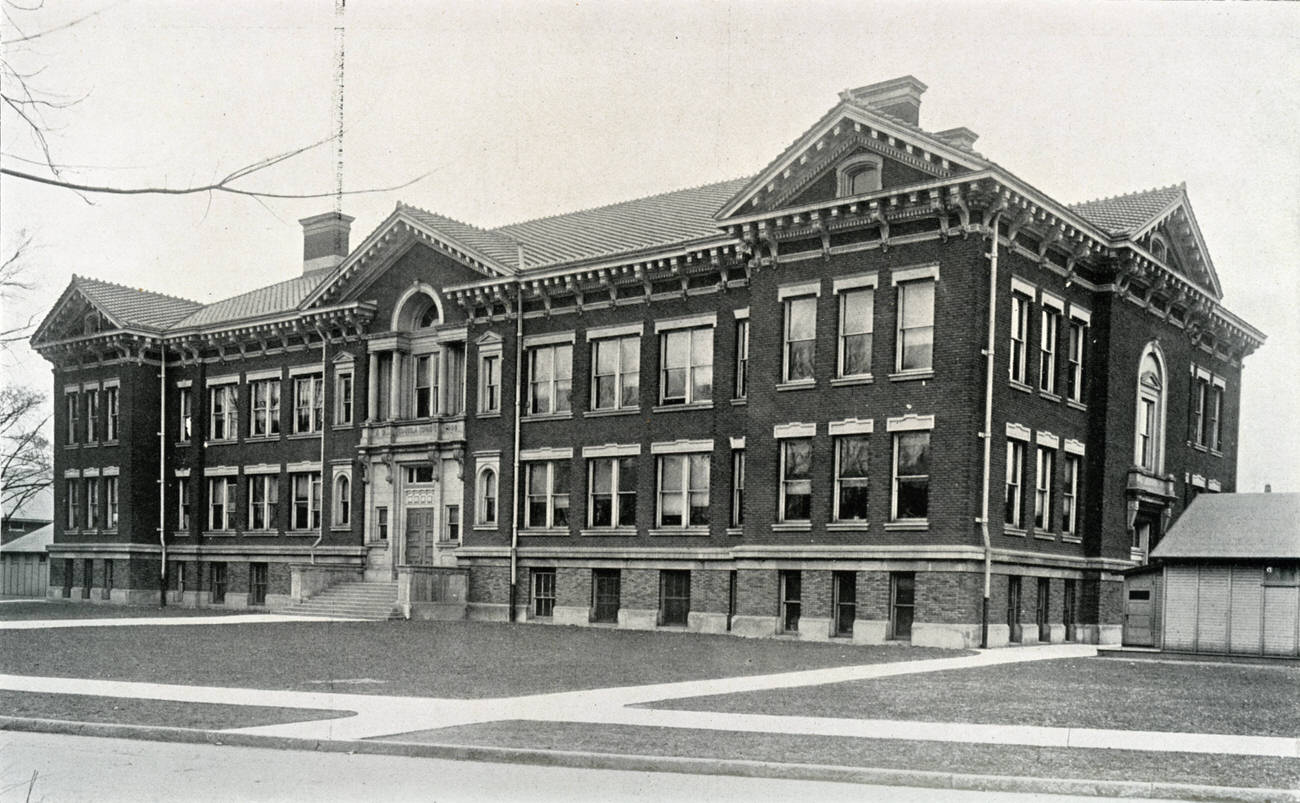 First Indianola Junior High School, the first in the U.S., opened in 1909, Circa 1915.