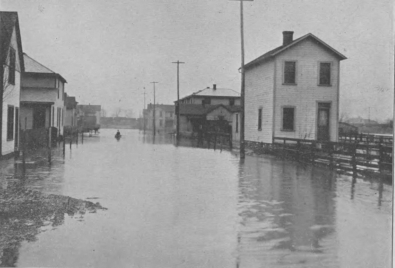 Flooding on Hartford Street off West Broad, Columbus, 1898.