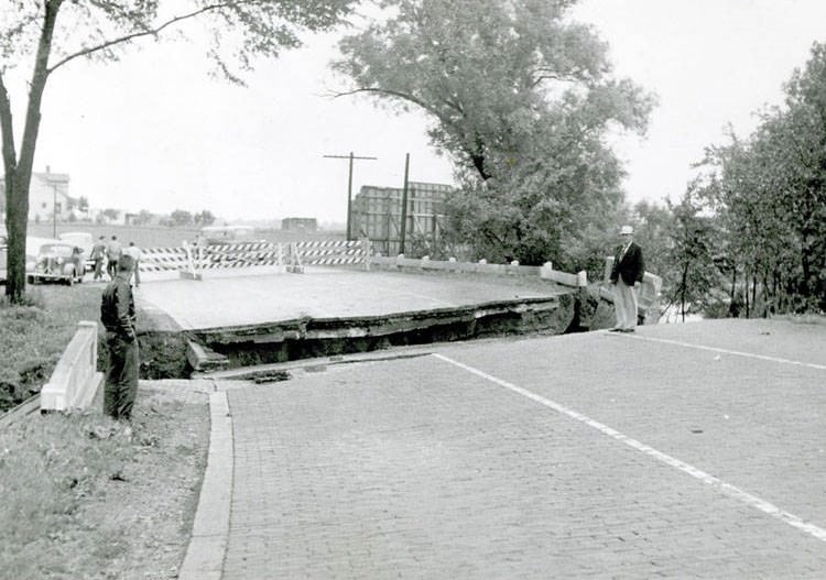 Bridge damage from August 1935 flood in Franklin County
