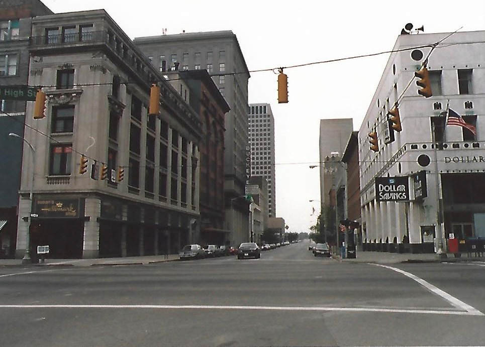 Dollar Savings Bank and Susan's Hallmark Shop at the corner of Gay and High, Columbus, 1985.