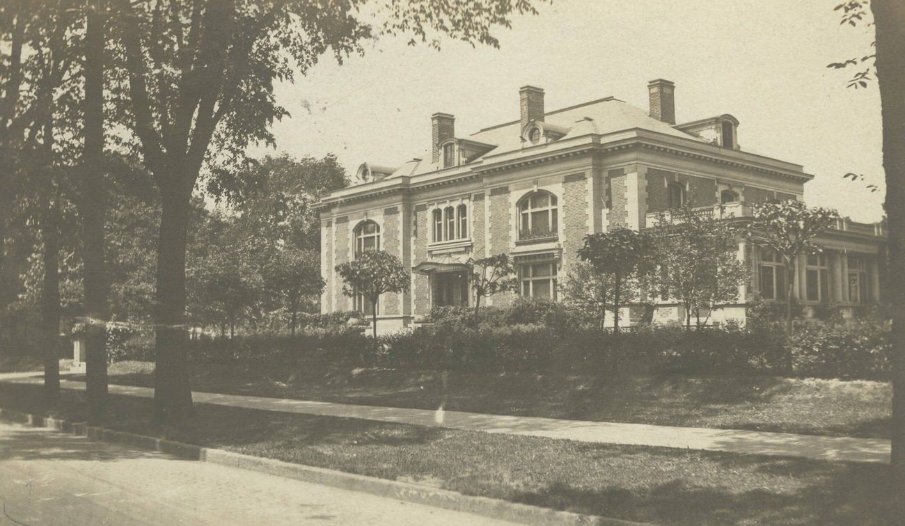Governor's Mansion on East Broad Street, Columbus, 1923.