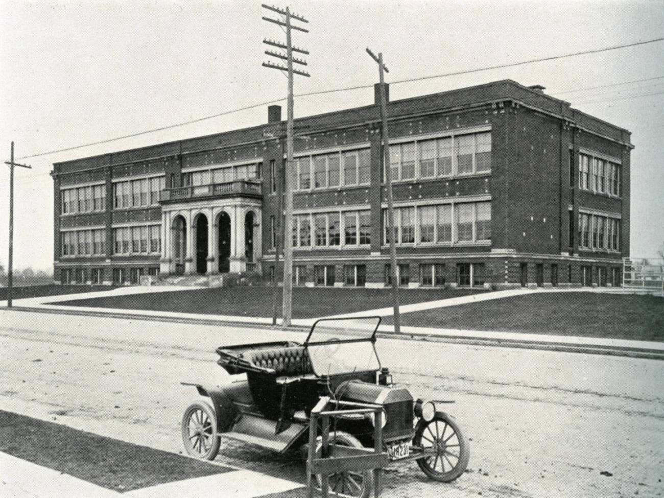 Hague Avenue Elementary School, constructed in 1910 with an addition in 1926, Circa May 1915.