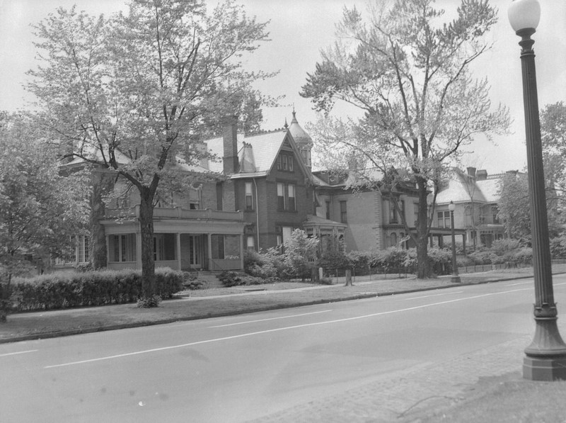 Heyne Zimmerman and Shedd Dunn Houses on East Broad Street, Columbus, 1948.