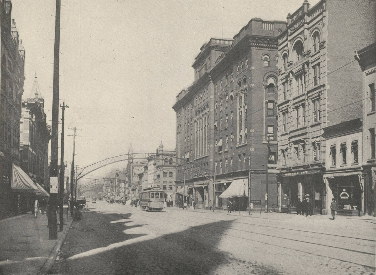 South High Street looking north with the Great Southern Hotel, 1903.