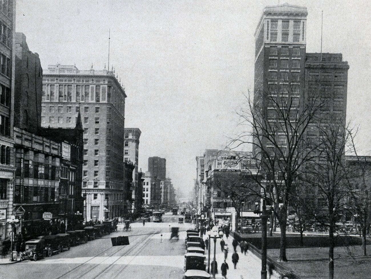 High Street looking north from the Ohio Statehouse, with Deshler Hotel and early Columbus skyscrapers, 1916.