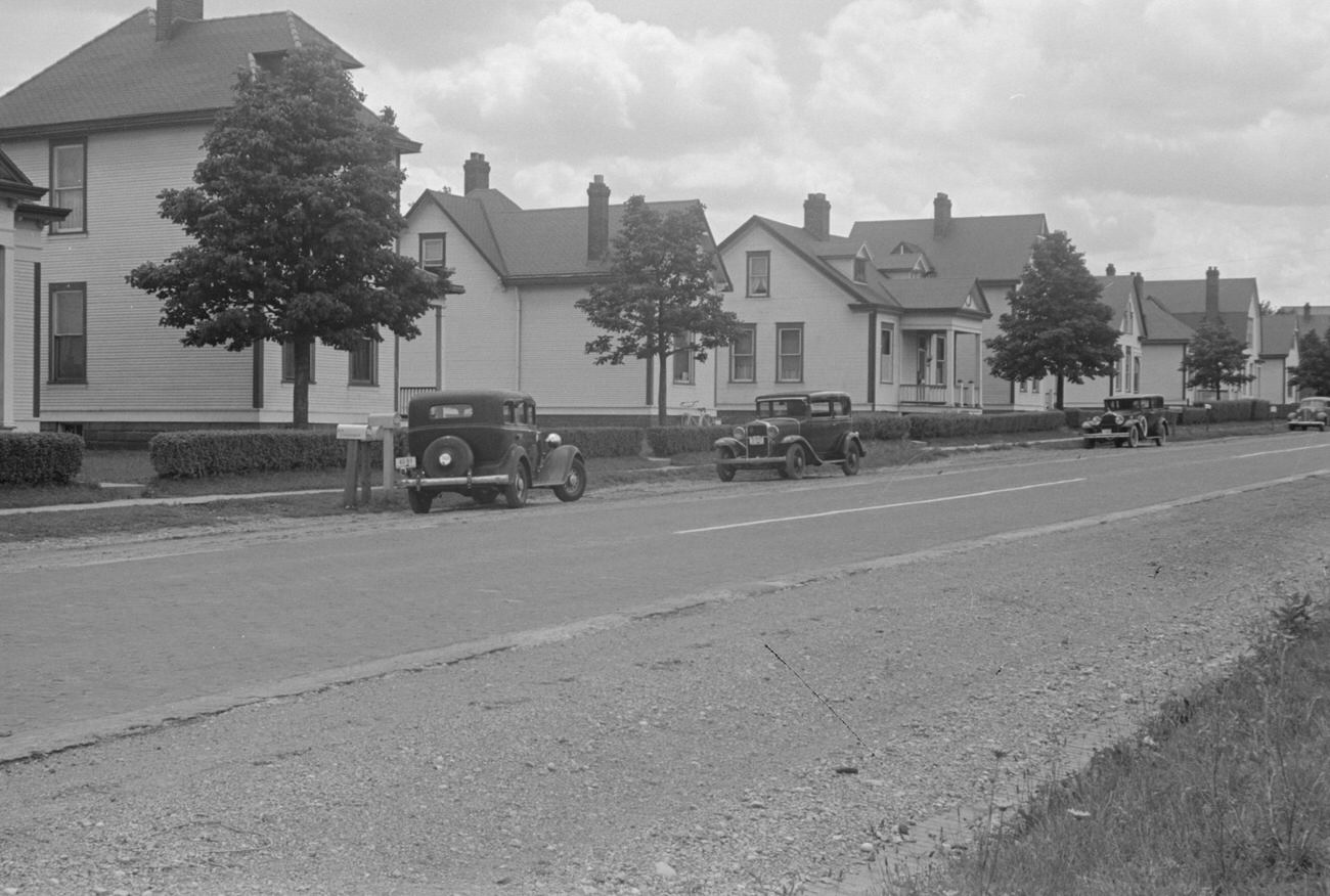 Workers' homes on Hartman farm known for Peruna medicine, 1938