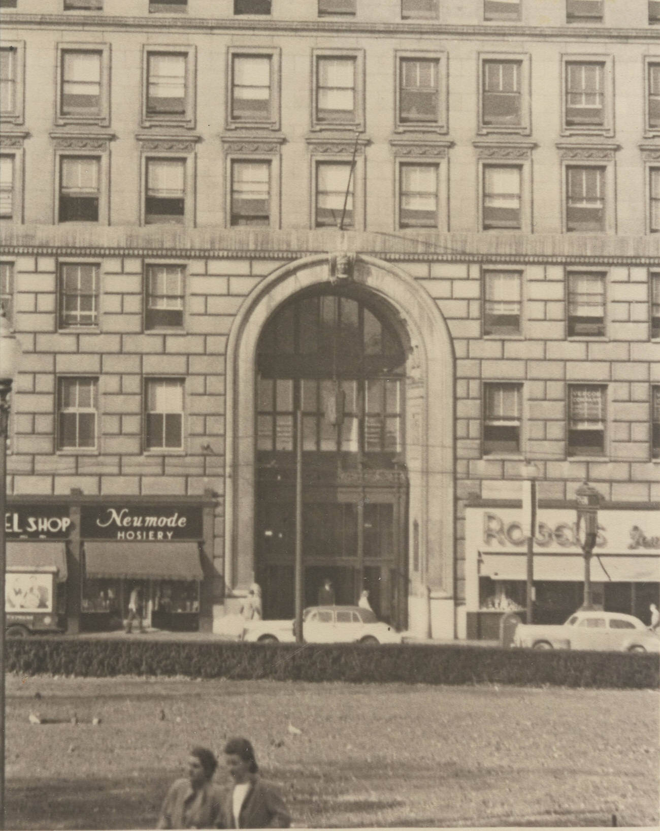 Huntington National Bank building, photograph of High Street entrance, 1940s