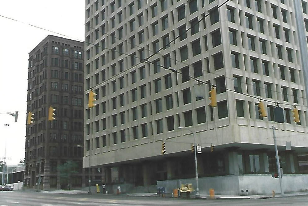 Huntington Plaza, view from W Broad Street and S. Front Street, featuring Wyandotte building, 1985