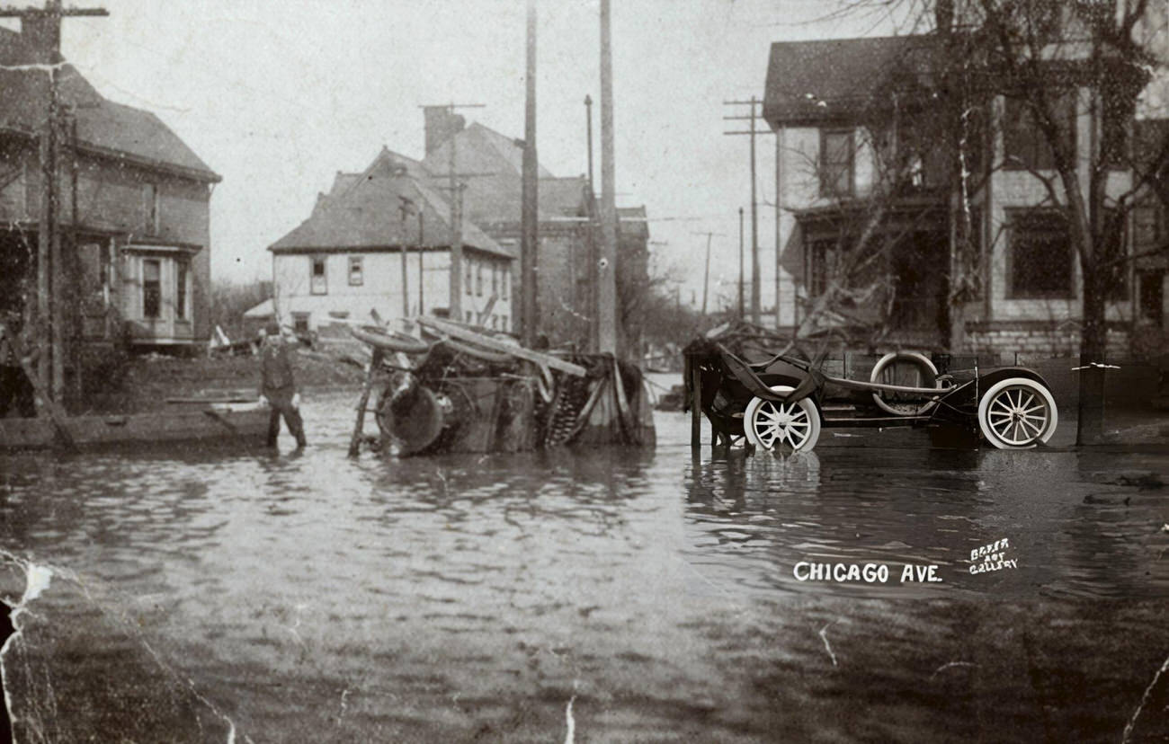 Flooding of Chicago Avenue with automobiles, Columbus, Ohio, 1913