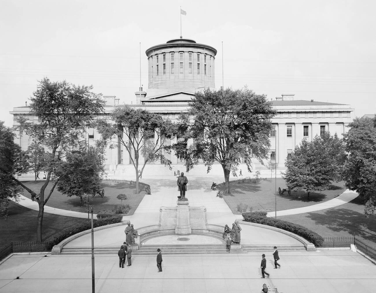 State Capitol Building and Statue of William McKinley, Columbus, 1910