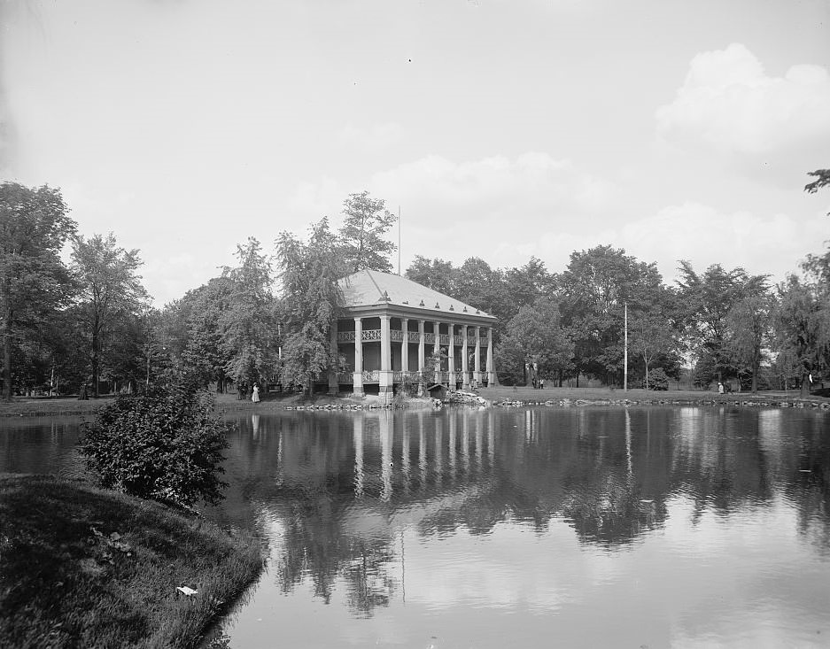 The Lake in Franklin Park, Columbus, Ohio, 1900s