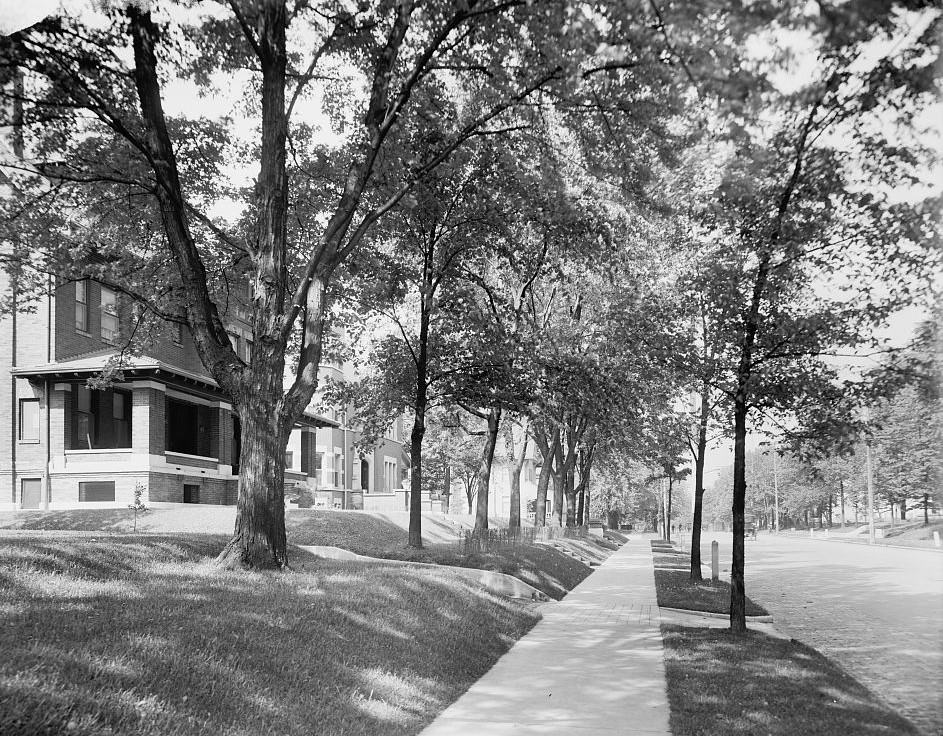 East Broad Street in Columbus, Ohio, 1900s