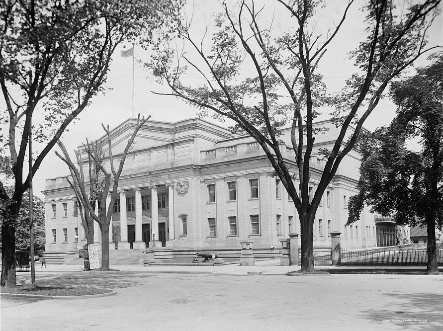 Franklin County Memorial Building in Columbus, Ohio, 1900s