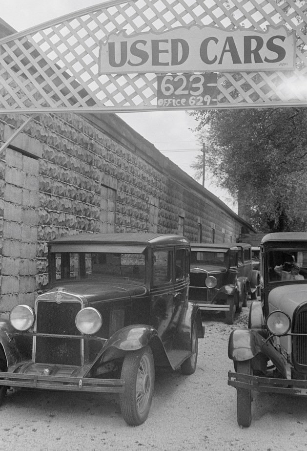 Used car lot in Columbus, Ohio, August 1938.